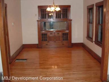 Main picture of 2116 Como Ave