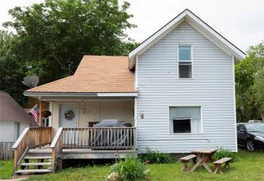 Main picture of 211 Clyde St