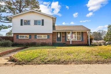 Main picture of 2905 Creekwood Rd