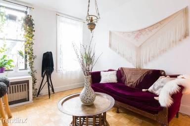 Main picture of 678 Grand St