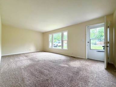 Main picture of 221 Mills Dr