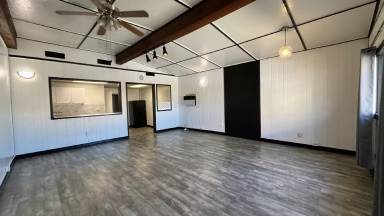 Main picture of 807 E Main St