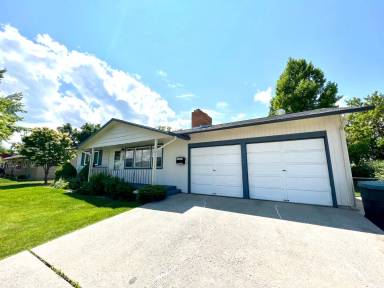 Main picture of 136 Fairway Dr