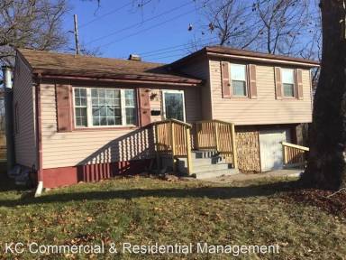 Main picture of 8212 NE 51st St