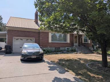 Main picture of 262 E 2nd S