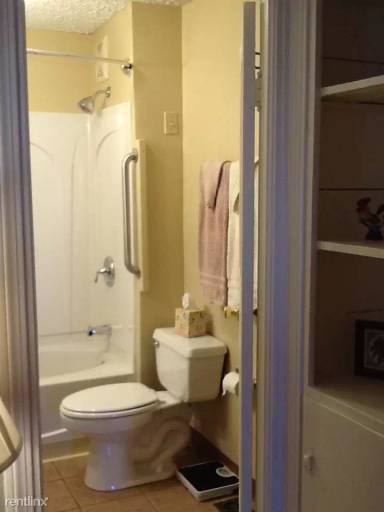 Main picture of 2210 Columbia Rd