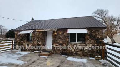 Main picture of 450 N 4200 E