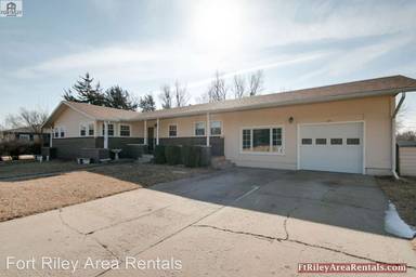 Main picture of 911 Meadow Ln
