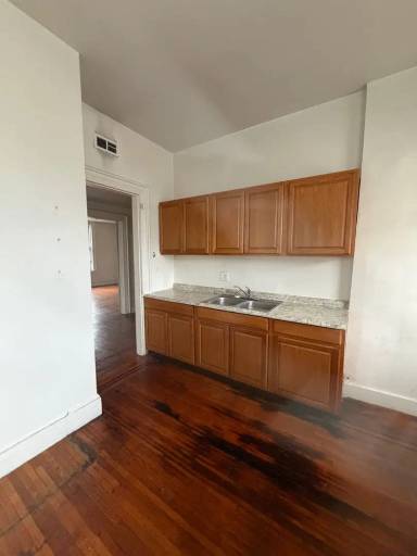 Main picture of 501 W King St