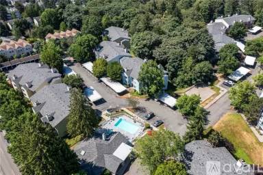 Main picture of Renton Ridge Condominium