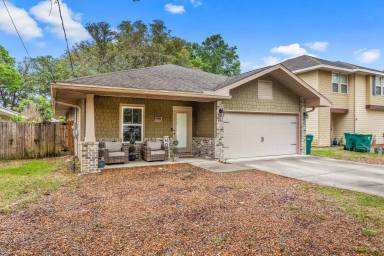 Main picture of 302 Palm Blvd N