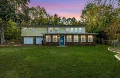 Main picture of 109 Beacon Ave
