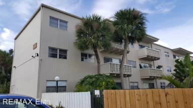 Main picture of 221 Columbia Dr