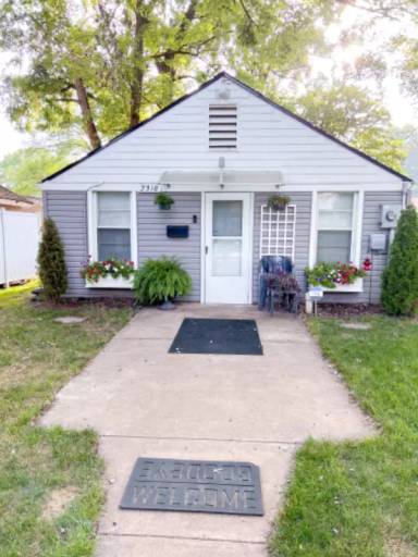Main picture of 2312 S Scott Ave