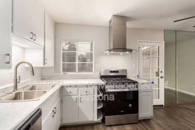 Main picture of 2538 E Coolidge St