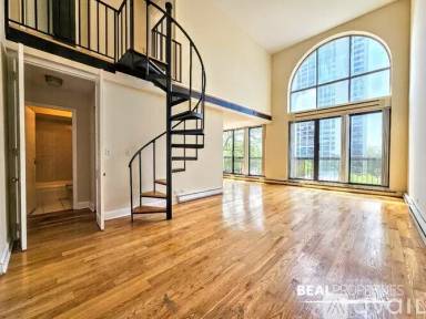 Main picture of 1446 N Dearborn St