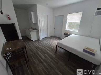Main picture of 820 SW 11th Ave