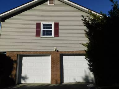 Main picture of 209 Lakeside Dr