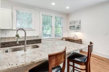 Main picture of 741 Frederica St NE