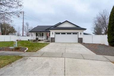 Main picture of 852 E Warm Springs Ave