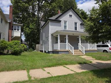 Main picture of 919 E Washington St
