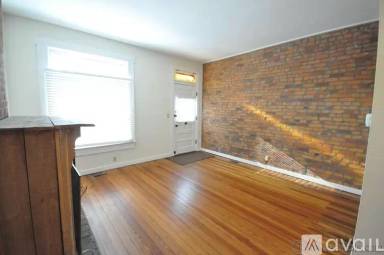 Main picture of 118 E Frankfort St
