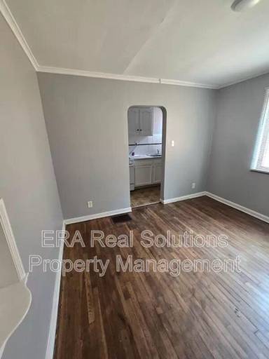 Main picture of 541 Seymour Ave