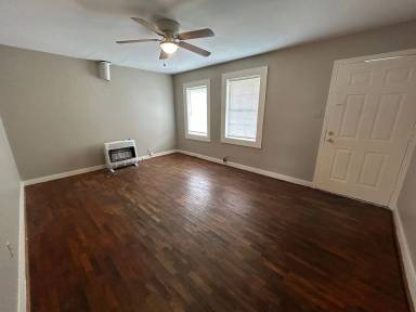 Main picture of 220 W Thomas St