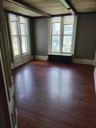 Main picture of 125 E Lafayette St
