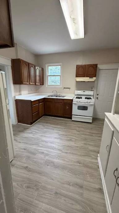 Main picture of 312 S Coler Ave