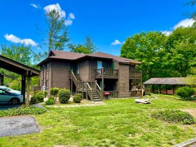 Main picture of 520 Courtwood Ln