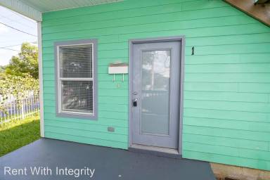 Main picture of 1516 S Adams St
