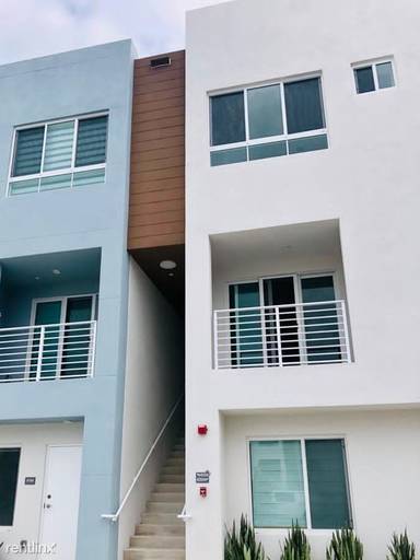 Main picture of 2505 NE 193rd St