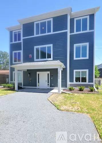 Main picture of 2909 Grand St NE