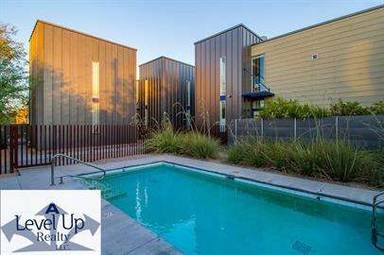 Main picture of 900 N Richey Blvd