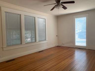 Main picture of 907 W 30th St