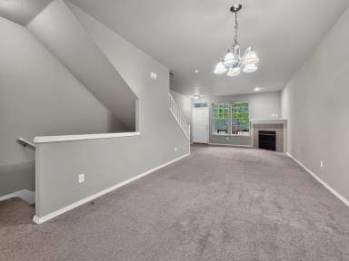Main picture of 1413 NE Lockheart Ln