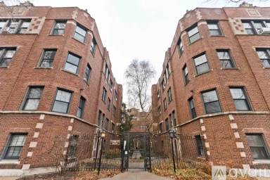 Main picture of 5469 S Ingleside Ave