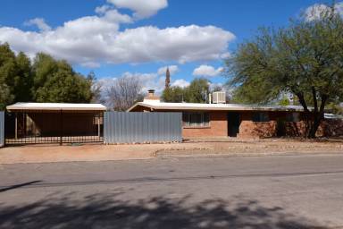 Main picture of 3757 E Lee St