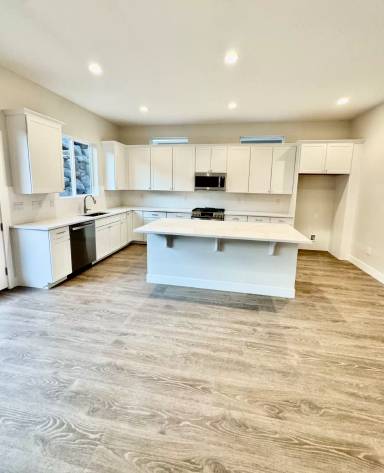 Main picture of 824 S Walker Way