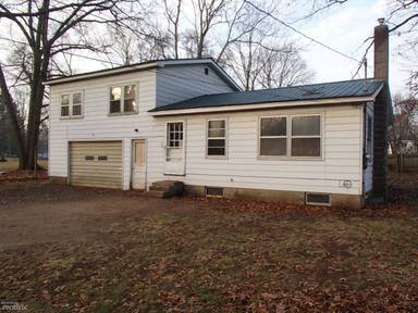 Main picture of 15 Huyck St