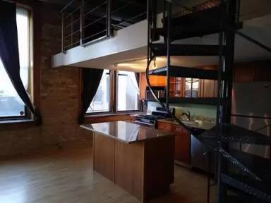 Main picture of 525 N Halsted St