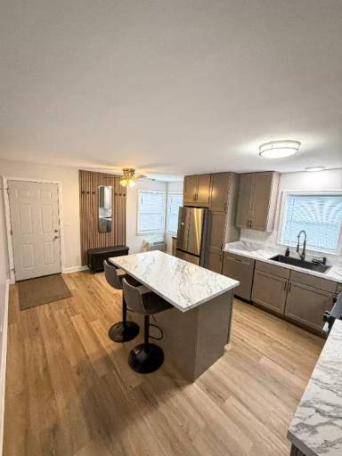 Main picture of 6059 W Higgins Ave