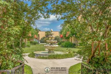 Main picture of 6616 La Mirada Dr E