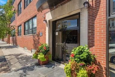 Main picture of 1728 N Damen Ave