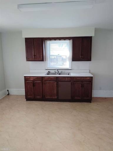 Main picture of 237-239 Maple St Apartments