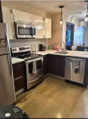 Main picture of 1262 Broadway