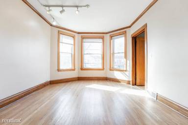 Main picture of 3501 N Oakley Ave