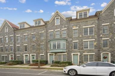Main picture of 2857 Chancellors Way NE