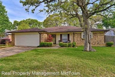 Main picture of 3901 Cedarwood Ct